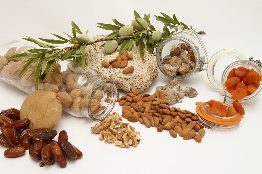 Effetto di una Dieta Mediterranea ad alto contenuto di grassi sul peso corporeo e sulla circonferenza vita: un’analisi dei risultati secondari pre-specificati dello studio controllato randomizzato PREDIMED