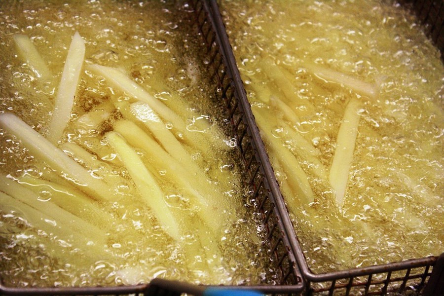 Monitoraggio delle caratteristiche di qualità, stabilità e della composizione degli acidi grassi dell’olio di oliva raffinato e degli oli di semi durante ripetute fritture ad immersione e in padella attraverso analisi GC, FT-NIRS e metodi chemiometrici