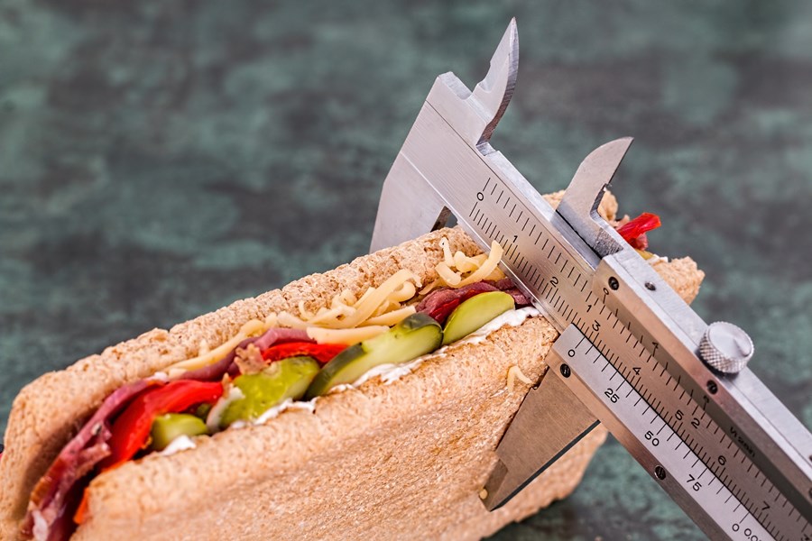 Cambiamenti nella dieta e nello stile di vita ed incremento di peso a lungo termine nelle donne e negli uomini